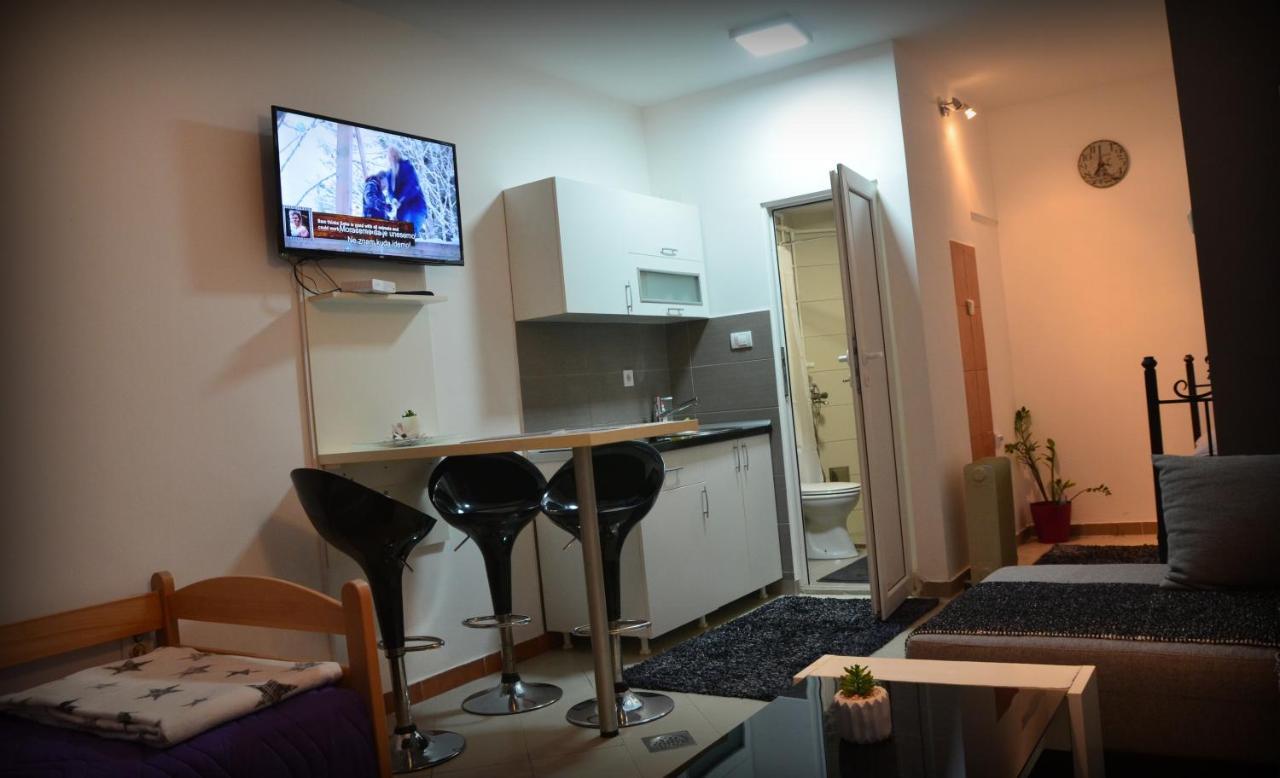 Iva Studio-Apartment Kladovo Buitenkant foto